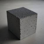 Индийские ученые создали прочный бетон из биоугля из фекалий